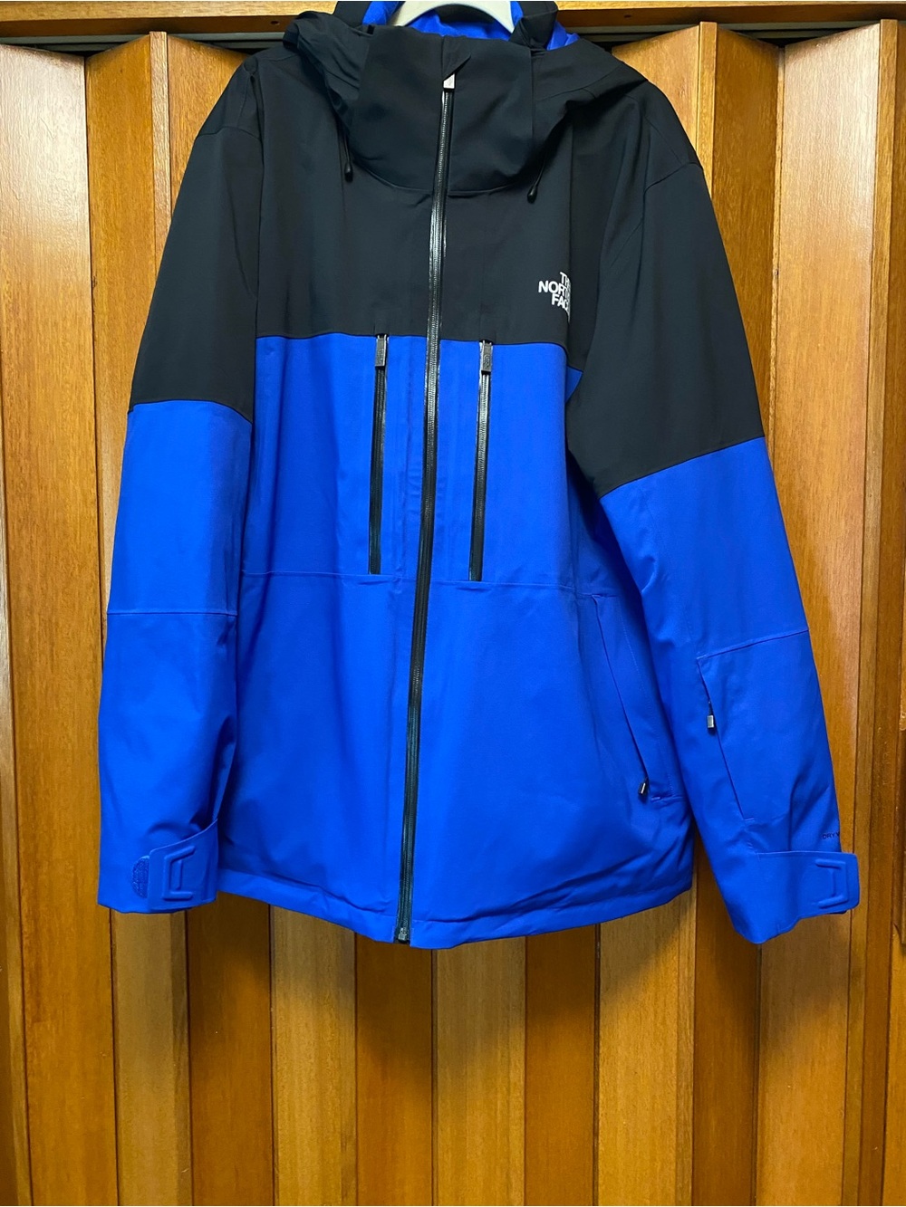 The North Face Men’s Blue & Black Waterproof Chakal Jacket